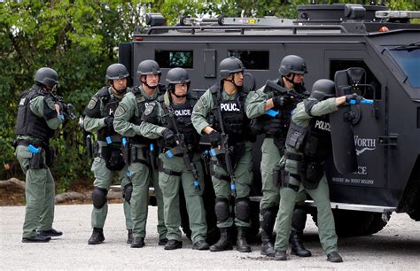 Swat Team Wallpapers - Top Free Swat Team Backgrounds - WallpaperAccess