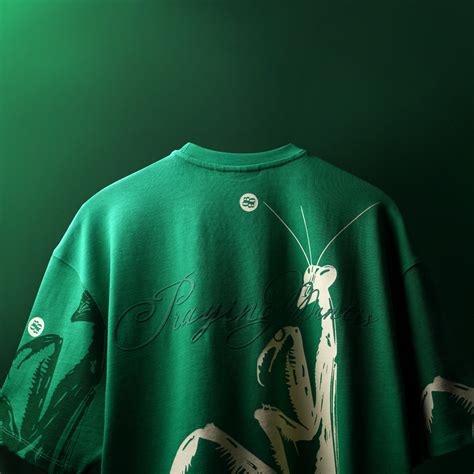 Green Praying Mantis T-Shirt - Oversized Unisex T-Shirt – BLUORNG