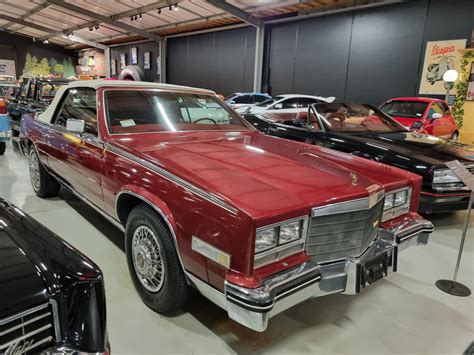 Solve Classic Cadillac jigsaw puzzle online with 130 pieces