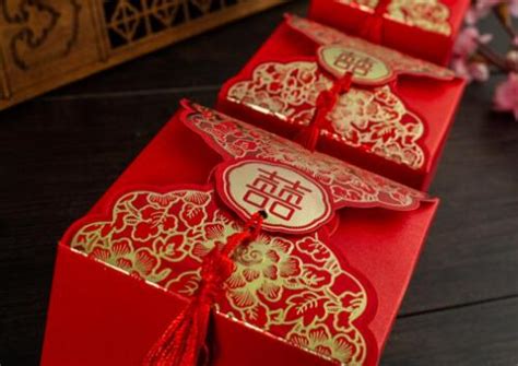 订婚要些什么礼物最新素材