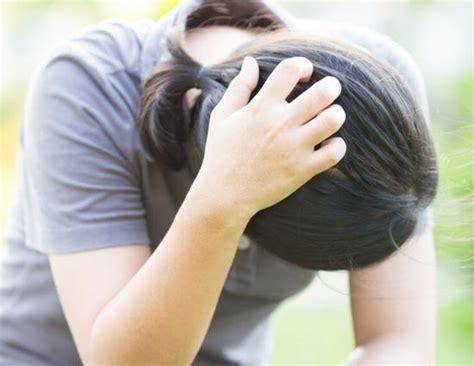 Have Too Much Itchiness on Scalp, Try These Simple Tips - lifeberrys.com