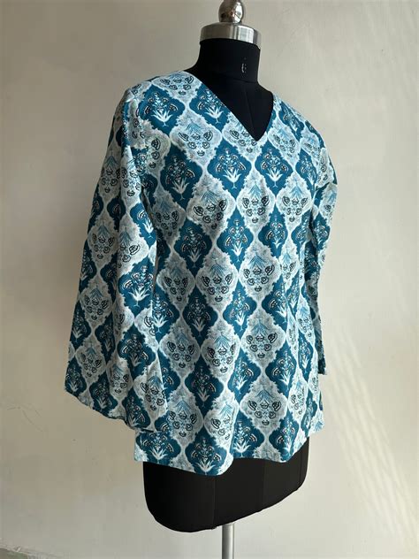 Flared sleeves tunic