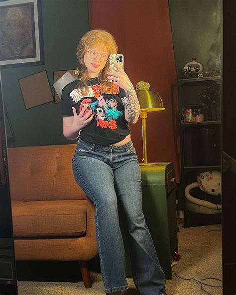 Aaliyah May | Had to shoot in my new nightie while in LA 😌 | Instagram