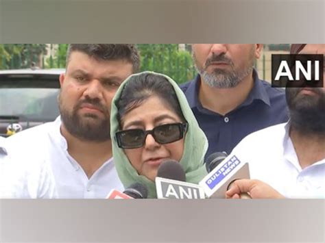 "Constitution of India is on trial today": Mehbooba Mufti on SC hearing ...