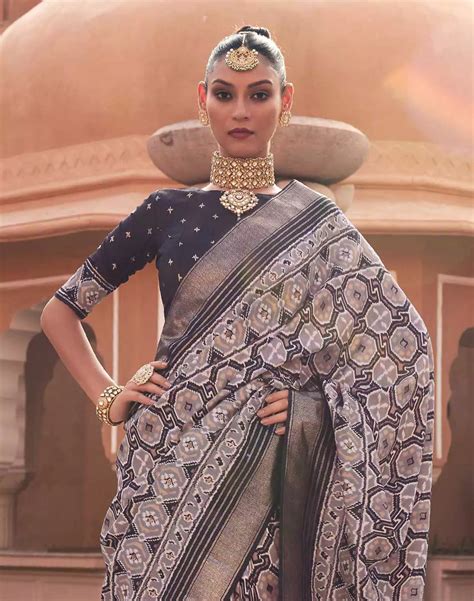 Black Coloured Pochampally Ikat Saree – South India Shopping Mall