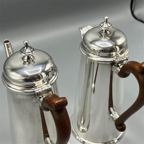 Edwardian Quality Silver Plated Coffee Pot & Hot Water Jug Set