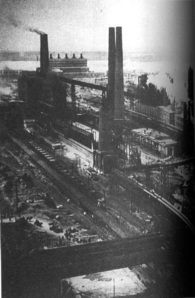 https://upload.wikimedia.org/wikipedia/commons/e/e0/Magnitogorsk_steel_production_facility_1930s.jpg?20060218162553=