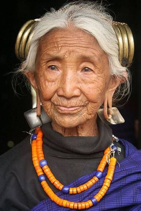 Portraits of People around the World 的图像结果