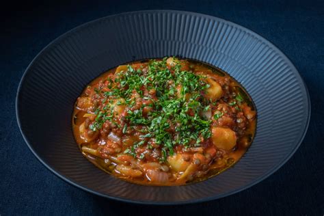 Smoky Spanish lentil, potato & leeks stew - SY Selkie