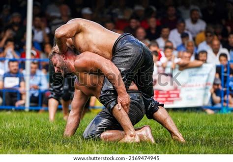 Oil wrestling : 2 660 images, photos et images vectorielles de stock ...