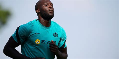 Inter, protesta dei tifosi sulla possibile cessione di Lukaku