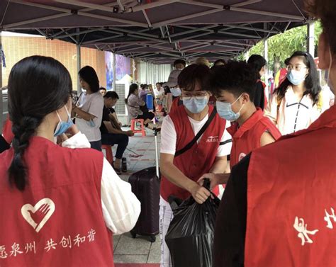 志愿者在行动学雷锋海报图片下载_红动中国