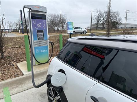 Big Apple Travel Center Joplin | Joplin, MO | EV Station
