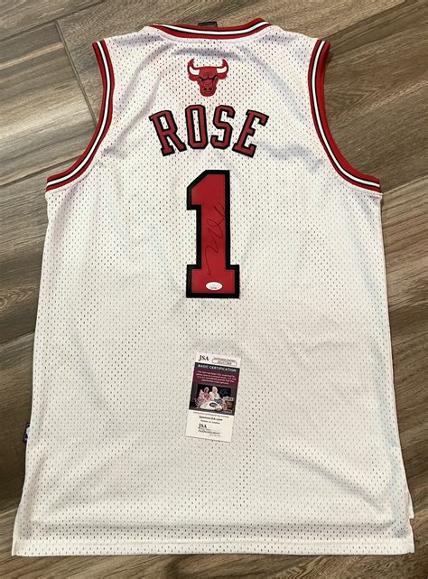 Derrick Rose Autographed Memorabilia | Signed Photo, Jersey ...