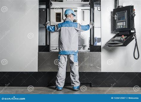 CNC Machine Operator Work 的图像结果