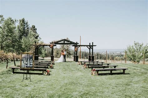 Socially Distanced Wedding | 2020 Weddings at Beacon Hill in Spokane ...