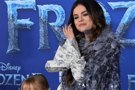 Selena Gomez, sister Gracie attend 'Frozen 2' premiere - UPI.com