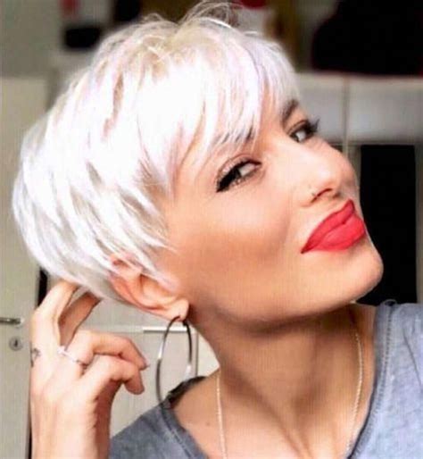 30+ Fashionable Short Haircut And Platinum Hair Color Ideas For Women ...