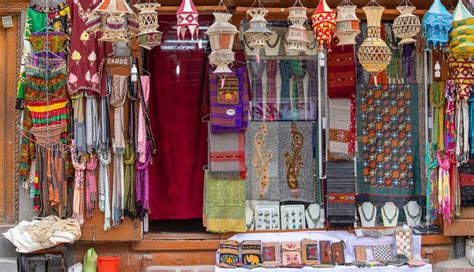 9 Famous Souvenirs To Buy From Kashmir - lifeberrys.com