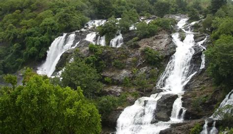 15 Famous Waterfalls To Visit in South India - lifeberrys.com