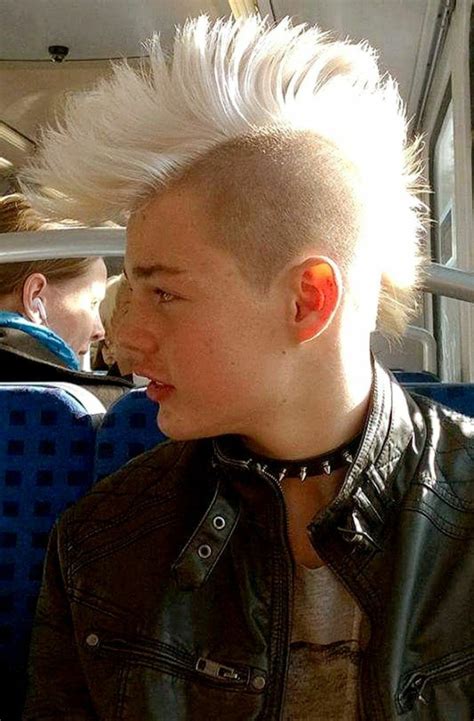 Pin by DONKEHY on Alternative people 🦇 | Mohawk hairstyles, Punk hair ...