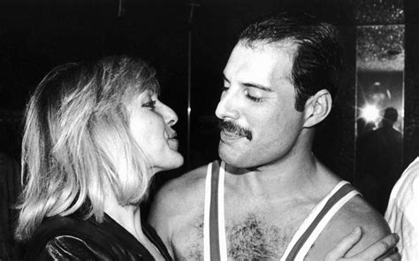 Brian May: „Freddie Mercury verlor wegen AIDS einen Fuß“ — Rolling Stone