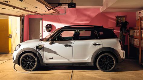 How Do Plug-In Hybrid Cars Work? | MINI UK