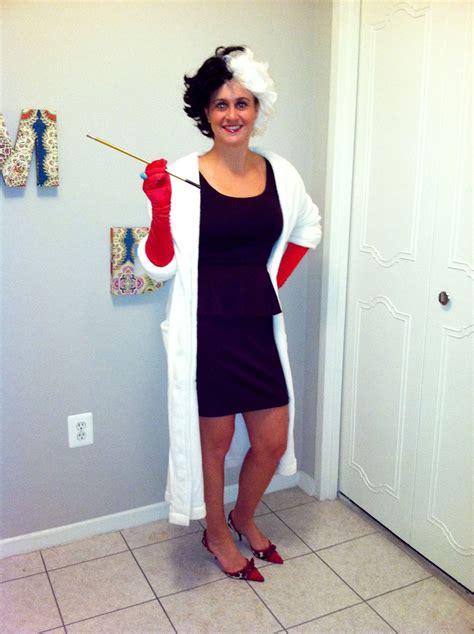 Cruella Deville costume from last Halloween | Diy cruella deville ...
