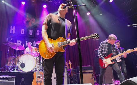 Sunny Day Real Estate Shows How Bands Can Age Gracefully at House of ...