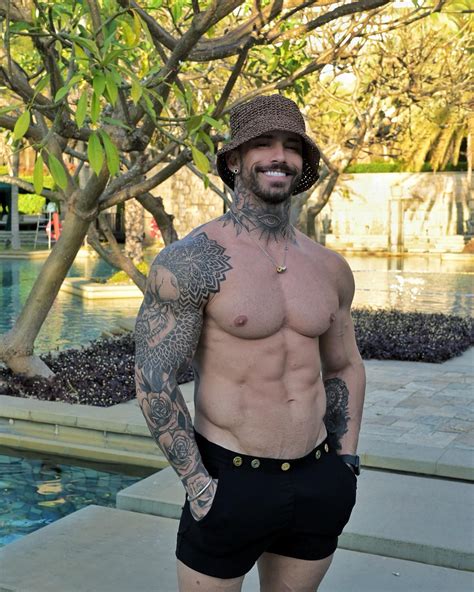 Alex Salgueiro | Se você pode sonhar, pode realizar 🦅 . . . #beijing #travel #china #trip # ...