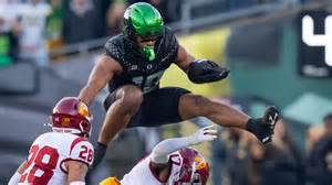 Oregon Duck fans react to rivalry win vs. USC Trojans on social media