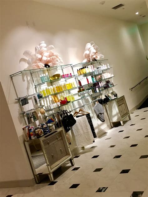 Burke Williams Hollywood: Pure Relaxation with a Glam Silver Screen ...