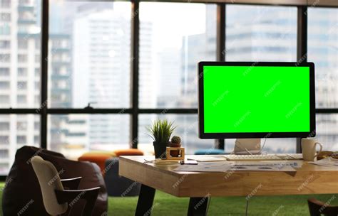 Computer Screen On Desk 的图像结果