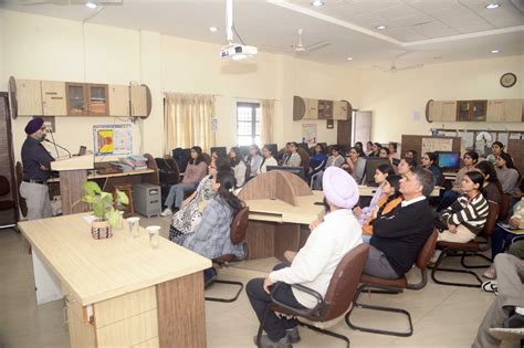Hans Raj Mahila Maha Vidyalaya
