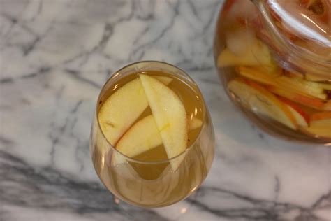 Caramel Apple Sangria | Fall (Thanksgiving) Alcoholic Drinks Recipes ...