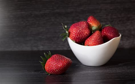2560x1440 wallpaper | strawberry fruit lot | Peakpx