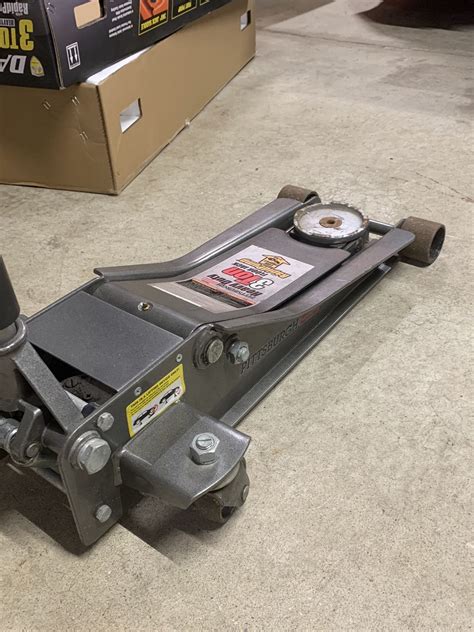 3 Ton Jack Long Reach And Low Profile 3” for Sale in Skokie, IL - OfferUp