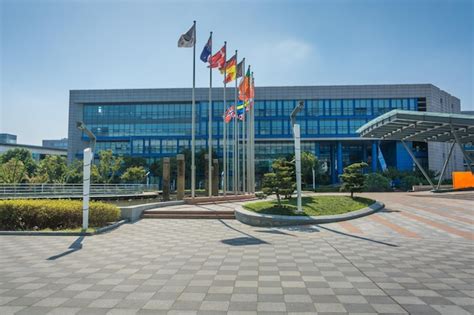 Commercial Retail Building Images 的图像结果