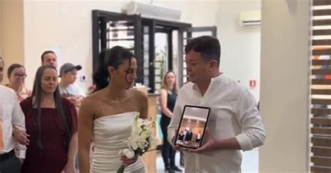 Se estaba por casar por videollamada pero un visitante inesperado ...