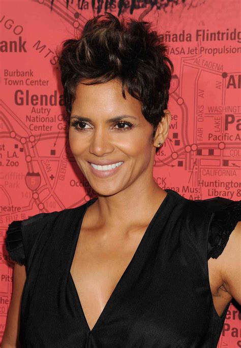 Halle Berry Pixie Haircut 21 Short Natural Hairstyles And Haircuts For