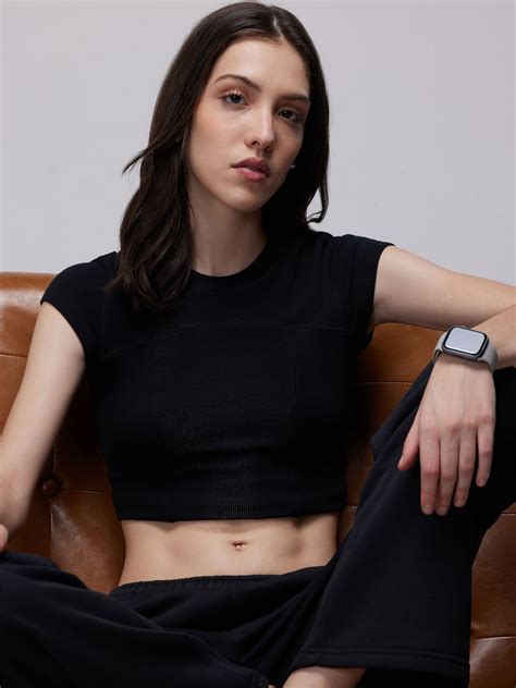 Black Super Snug Top – CAVA Athleisure Pvt Ltd