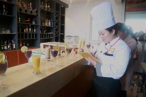 经典西点1504班咖啡饮品制作考核_长沙新东方烹饪学校