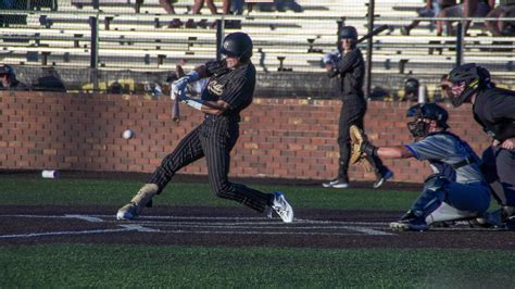 Bend’s bats breakthrough in Game 1 win over Walla Walla — Bend Elks ...