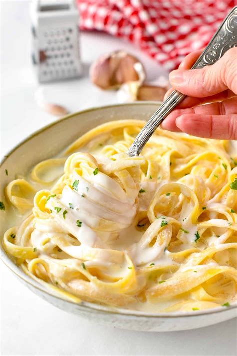 Greek Yogurt Alfredo Sauce (13g Protein, Low Calories) - Sweet As Honey