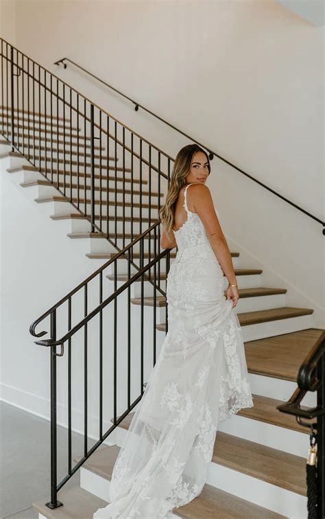 Elegant Floral Lace Fit-and-Flare Wedding Dress with Shoulder Straps