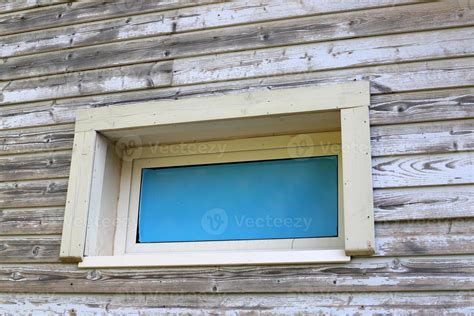 Small Window City View 的图像结果