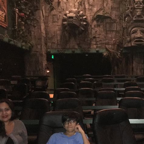 Hollywood Palms Cinema (內珀維爾) - 旅遊景點評論 - Tripadvisor