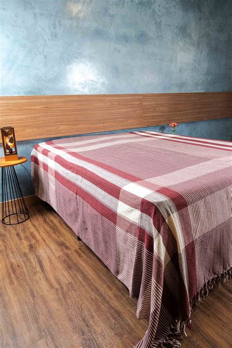 Colcha Super King 2,4x2,7m Listrada Cru e Vinho - Conforto e Elegância ...