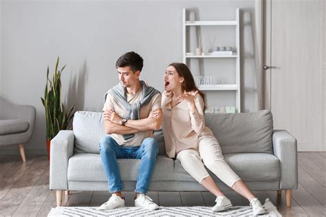 15 Signs Of A Bad Girlfriend To Watch Out For - Relationship Culture