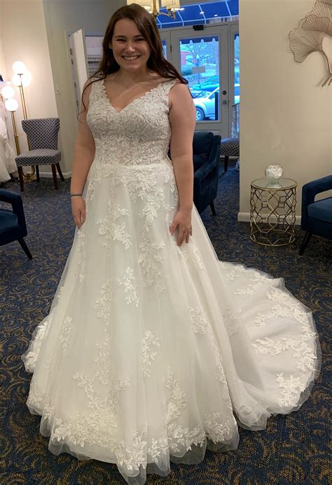 Stella York New Wedding Dress Save 39% - Stillwhite